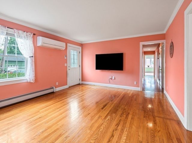 18 Crown St, Spencer, MA 01562