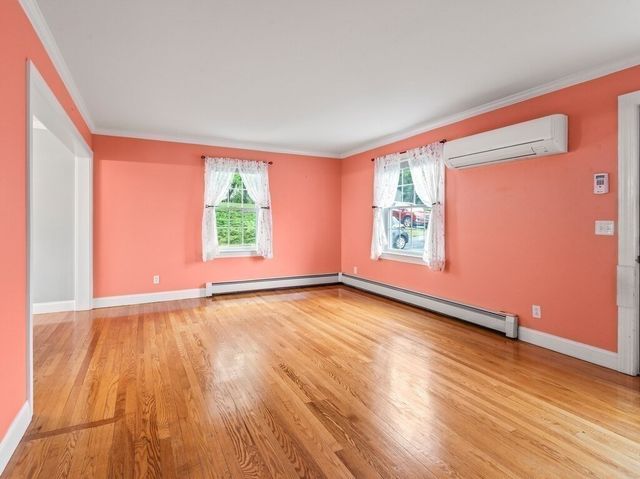 18 Crown St, Spencer, MA 01562