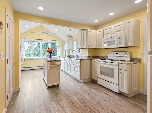 18 Crown St, Spencer, MA 01562
