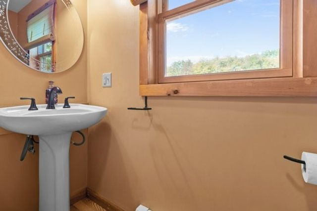 033 Alden Avenue, Portsmouth, RI 02872