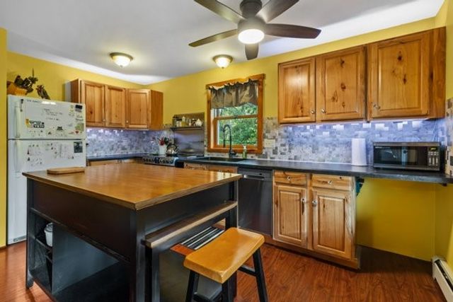 033 Alden Avenue, Portsmouth, RI 02872