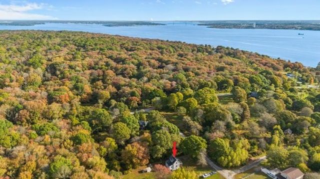 033 Alden Avenue, Portsmouth, RI 02872