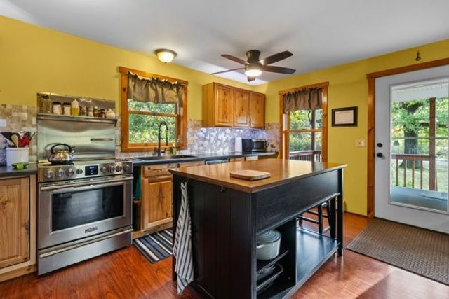 033 Alden Avenue, Portsmouth, RI 02872