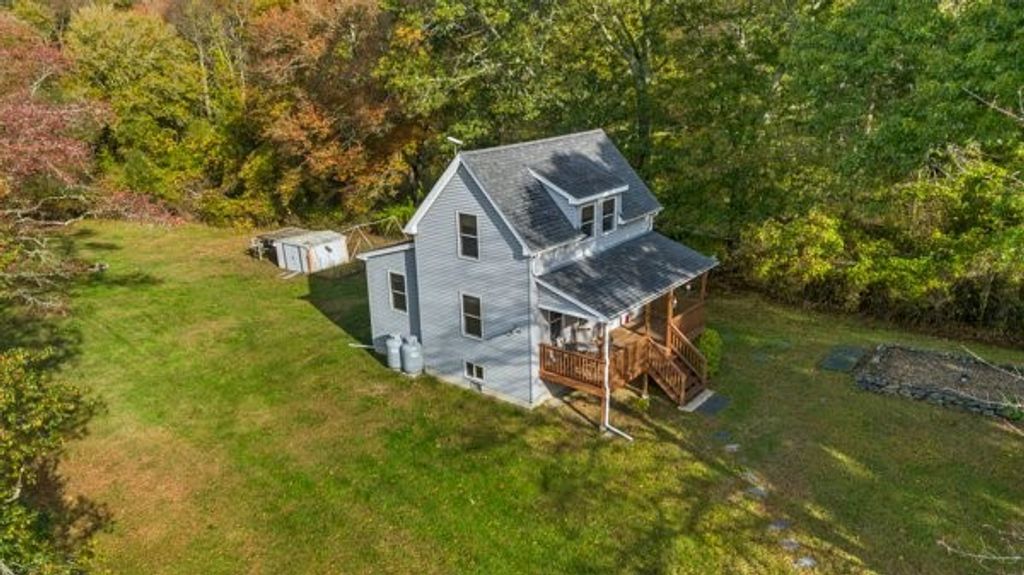 033 Alden Avenue, Portsmouth, RI 02872