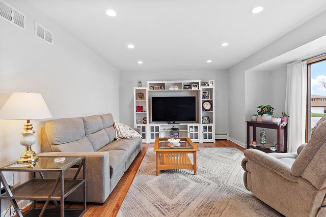 15120 Spruce Lane, Oak Forest, IL 60452