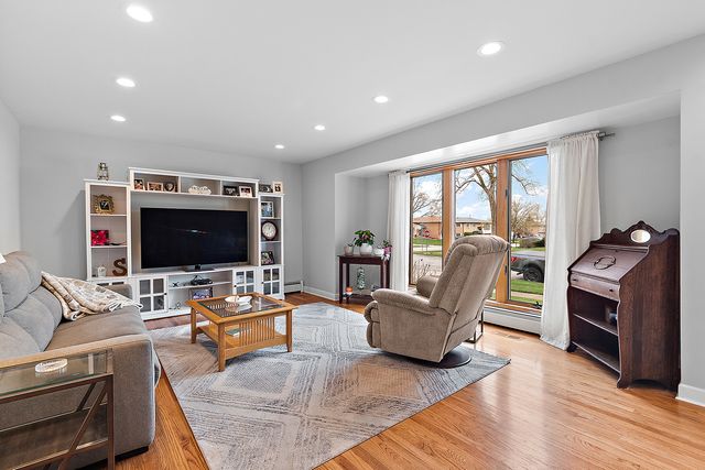 15120 Spruce Lane, Oak Forest, IL 60452