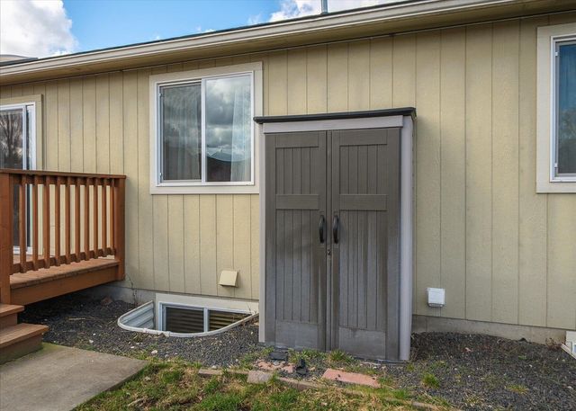 15304 N Wilson Ct, Mead, WA 99021