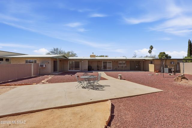 8710 N Hickory Drive, Tucson, AZ 85704