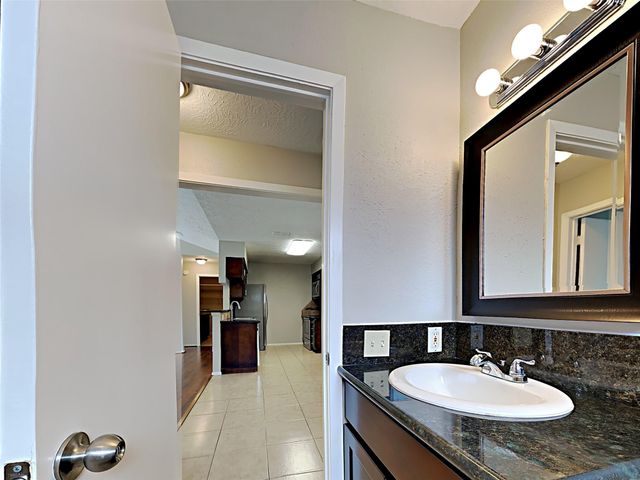216 Maple Leaf Drive, League City, TX 77573
