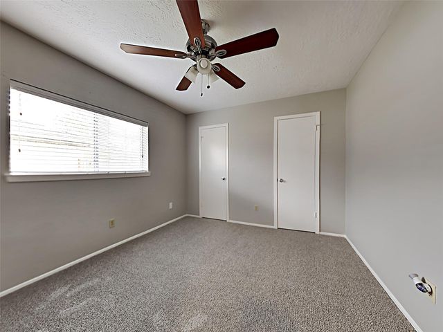 216 Maple Leaf Drive, League City, TX 77573