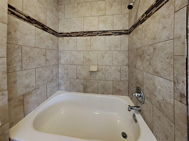 216 Maple Leaf Drive, League City, TX 77573