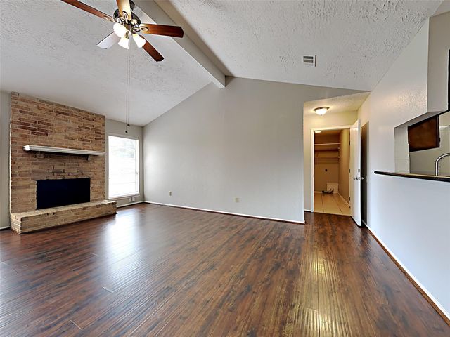 216 Maple Leaf Drive, League City, TX 77573