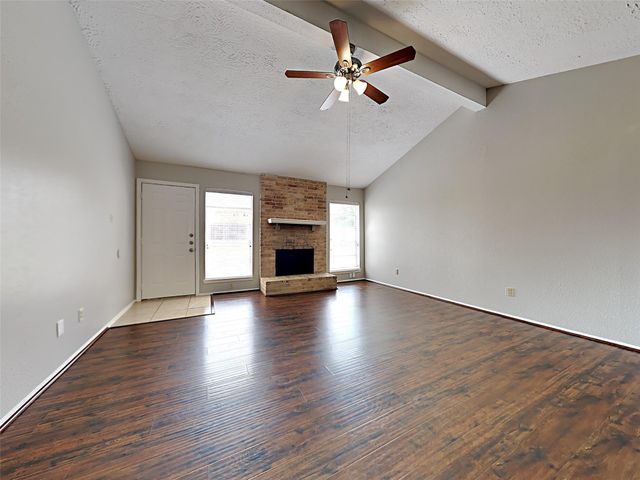 216 Maple Leaf Drive, League City, TX 77573