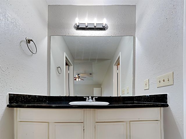 216 Maple Leaf Drive, League City, TX 77573