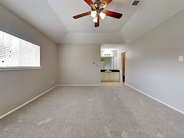 216 Maple Leaf Drive, League City, TX 77573