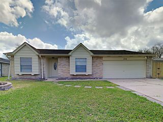 216 Maple Leaf Drive, League City, TX 77573