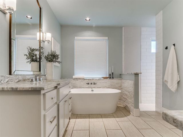 516 Sailboat Bridge Way, Edmond, OK 73034