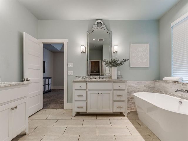 516 Sailboat Bridge Way, Edmond, OK 73034