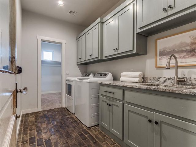 516 Sailboat Bridge Way, Edmond, OK 73034