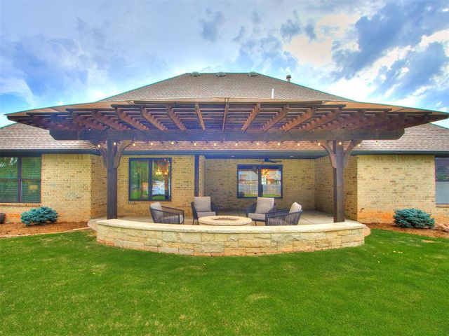 516 Sailboat Bridge Way, Edmond, OK 73034