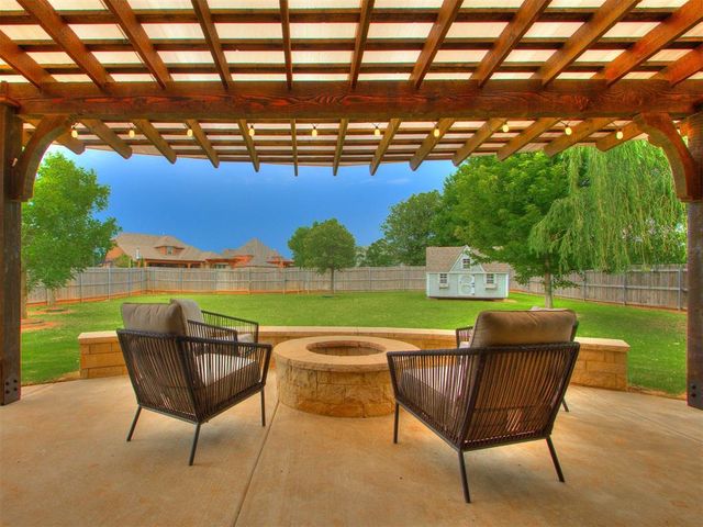 516 Sailboat Bridge Way, Edmond, OK 73034