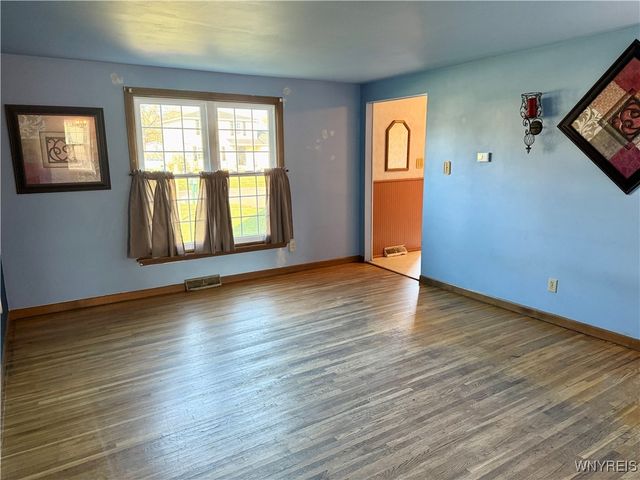 1912 Creekside Drive, Grand Island, NY 14072