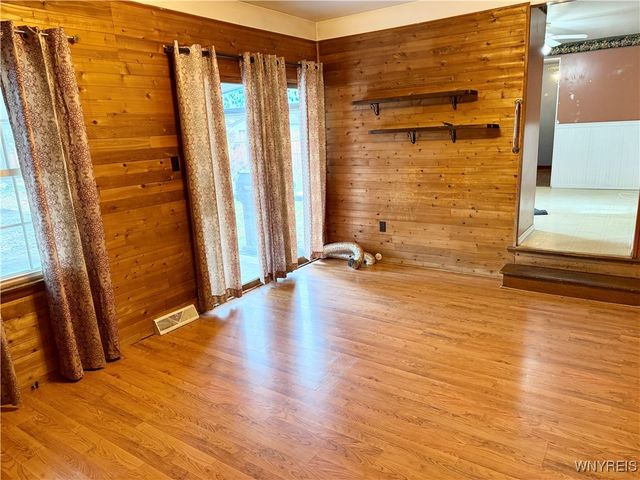 1912 Creekside Drive, Grand Island, NY 14072