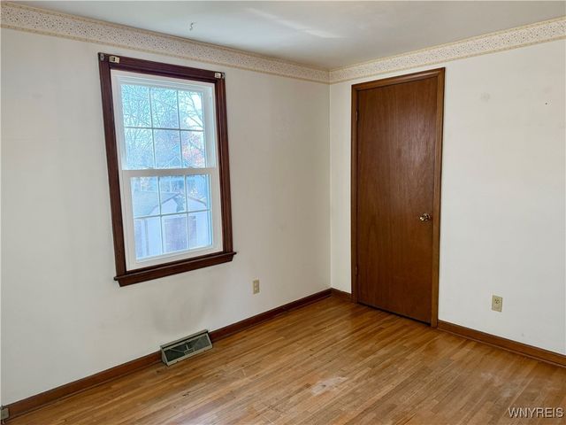 1912 Creekside Drive, Grand Island, NY 14072