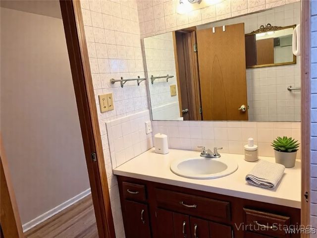 1912 Creekside Drive, Grand Island, NY 14072