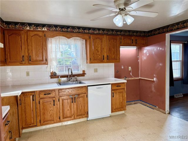 1912 Creekside Drive, Grand Island, NY 14072