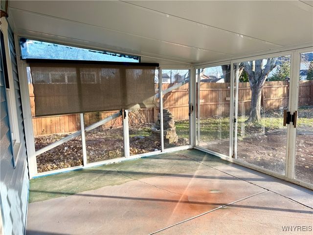 1912 Creekside Drive, Grand Island, NY 14072