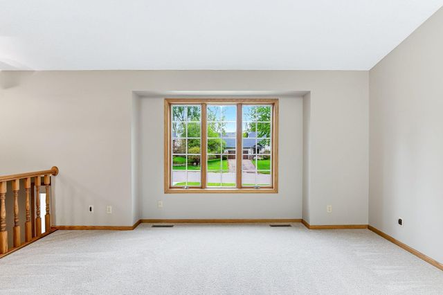 5518 Oakgreen Place N, Oak Park Heights, MN 55082