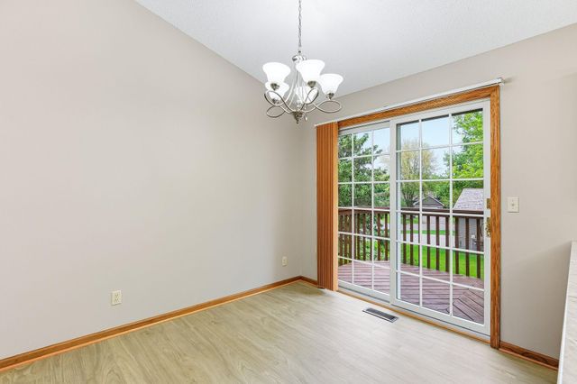 5518 Oakgreen Place N, Oak Park Heights, MN 55082