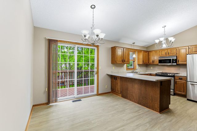 5518 Oakgreen Place N, Oak Park Heights, MN 55082