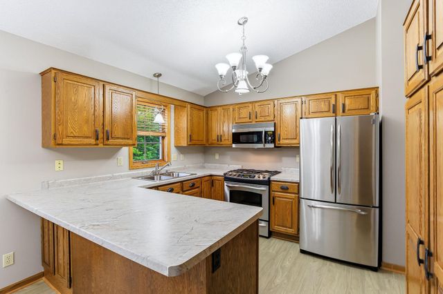 5518 Oakgreen Place N, Oak Park Heights, MN 55082