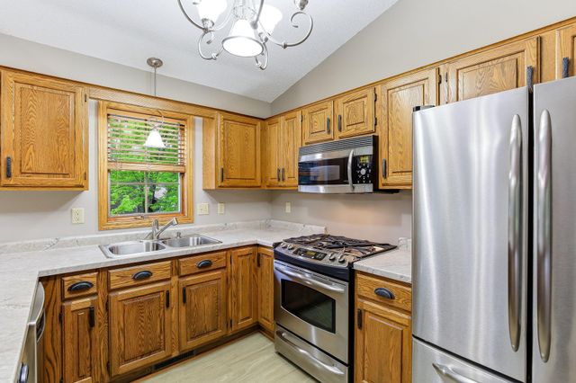 5518 Oakgreen Place N, Oak Park Heights, MN 55082