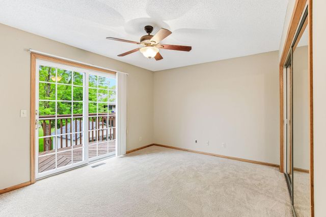 5518 Oakgreen Place N, Oak Park Heights, MN 55082