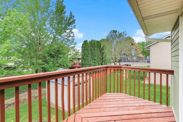 5518 Oakgreen Place N, Oak Park Heights, MN 55082
