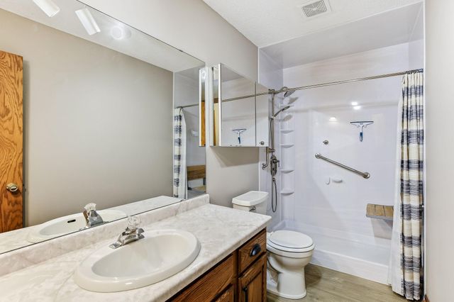 5518 Oakgreen Place N, Oak Park Heights, MN 55082