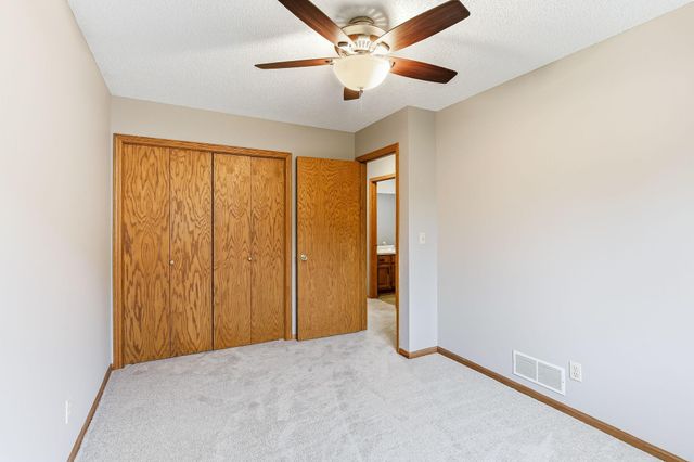 5518 Oakgreen Place N, Oak Park Heights, MN 55082