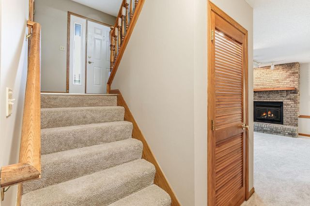 5518 Oakgreen Place N, Oak Park Heights, MN 55082