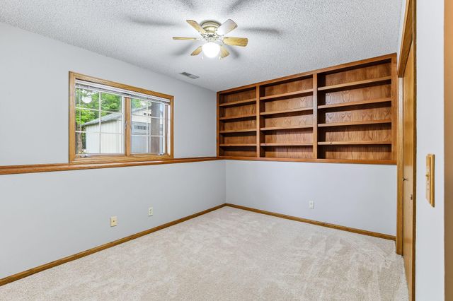 5518 Oakgreen Place N, Oak Park Heights, MN 55082