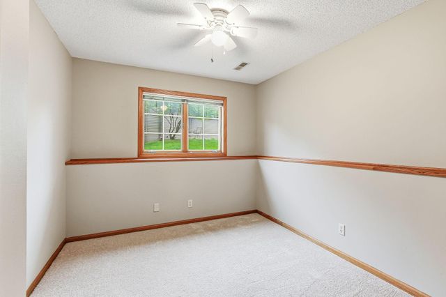 5518 Oakgreen Place N, Oak Park Heights, MN 55082