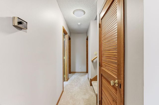 5518 Oakgreen Place N, Oak Park Heights, MN 55082