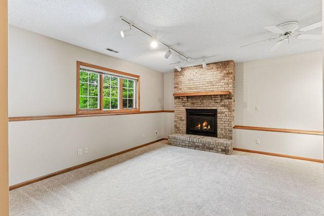 5518 Oakgreen Place N, Oak Park Heights, MN 55082