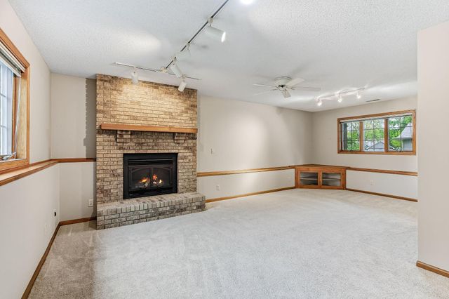 5518 Oakgreen Place N, Oak Park Heights, MN 55082