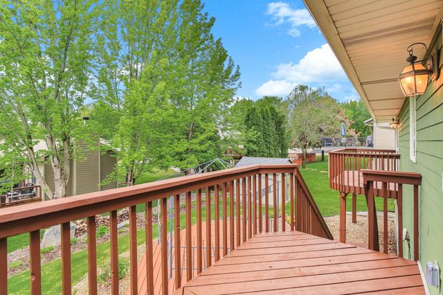 5518 Oakgreen Place N, Oak Park Heights, MN 55082
