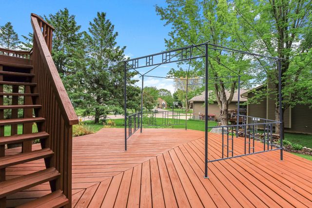 5518 Oakgreen Place N, Oak Park Heights, MN 55082