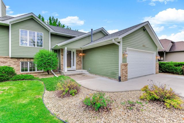 5518 Oakgreen Place N, Oak Park Heights, MN 55082