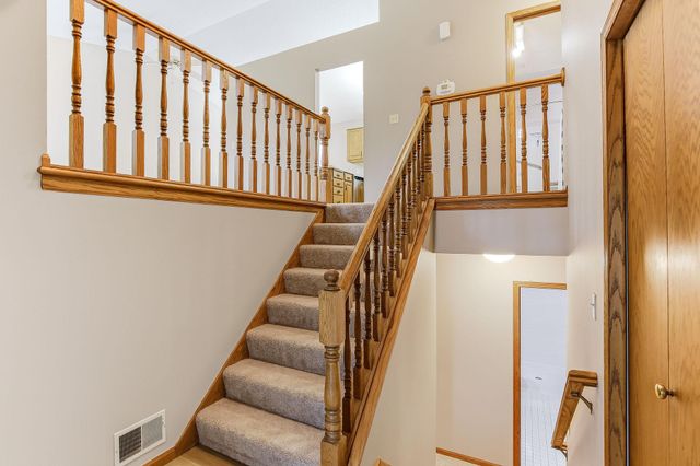 5518 Oakgreen Place N, Oak Park Heights, MN 55082